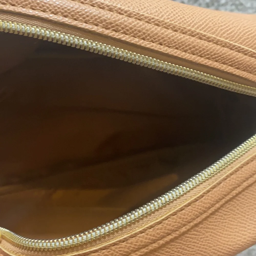NEW! COS BAR Cosmetic Bag tan nude zip‎